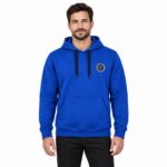 BODY FREE Ανδρικό Φούτερ με Κουκούλα Μπλε Ραφ – 100% Βαμβάκι φορεμένο σε ανδρικό μοντέλο.